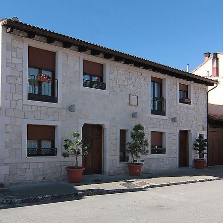 Apartamentos Turisticos Los Abuelos Montemayor de Pililla Екстер'єр фото