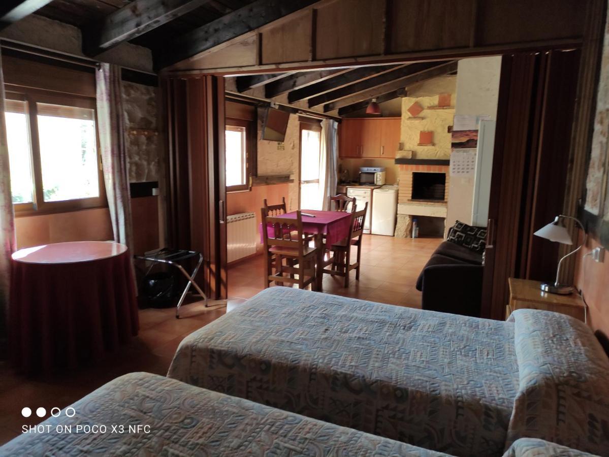 Apartamentos Turisticos Los Abuelos Montemayor de Pililla Екстер'єр фото