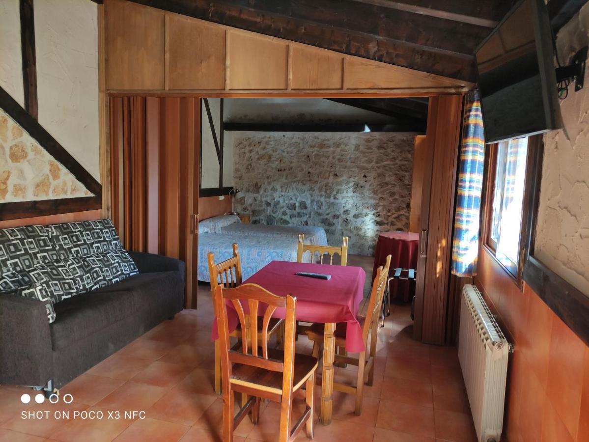 Apartamentos Turisticos Los Abuelos Montemayor de Pililla Екстер'єр фото