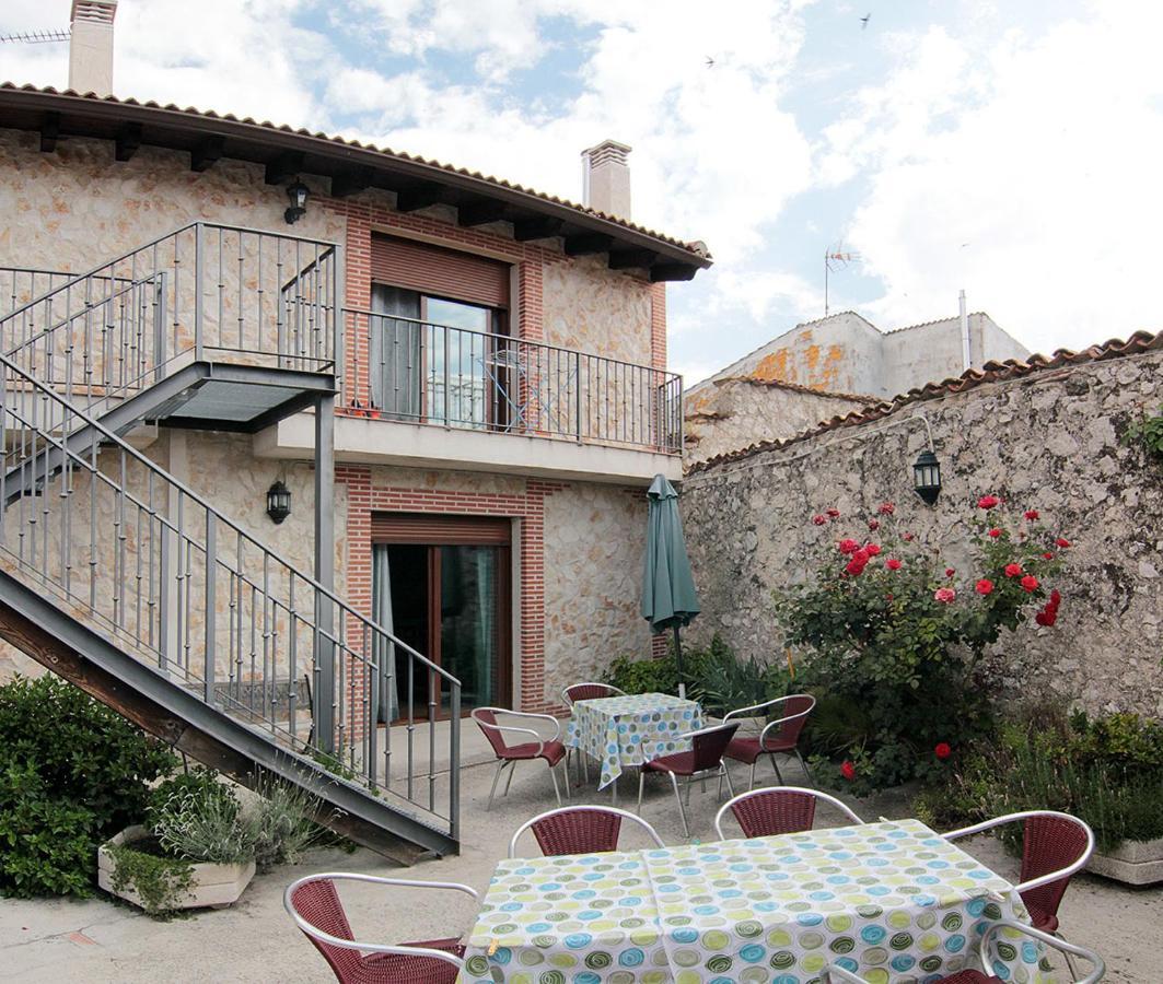 Apartamentos Turisticos Los Abuelos Montemayor de Pililla Екстер'єр фото