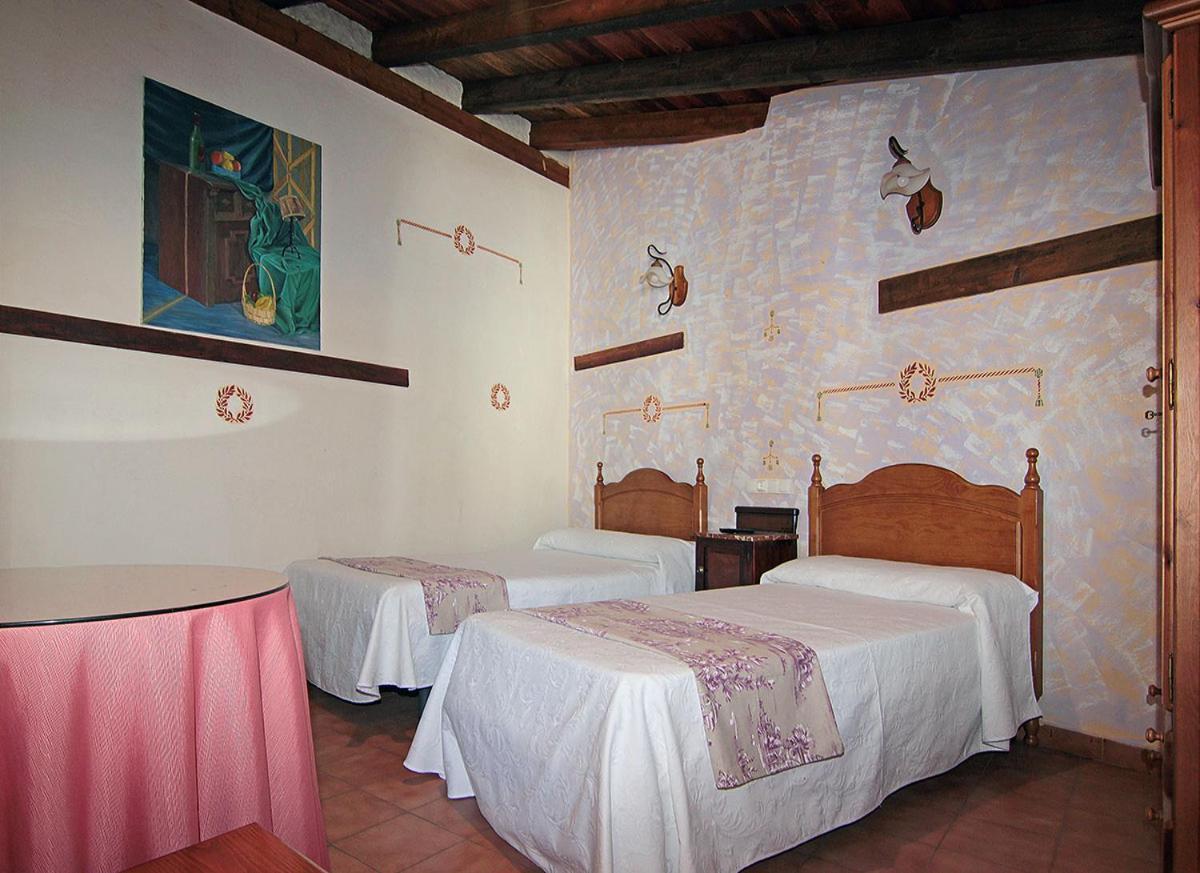 Apartamentos Turisticos Los Abuelos Montemayor de Pililla Екстер'єр фото