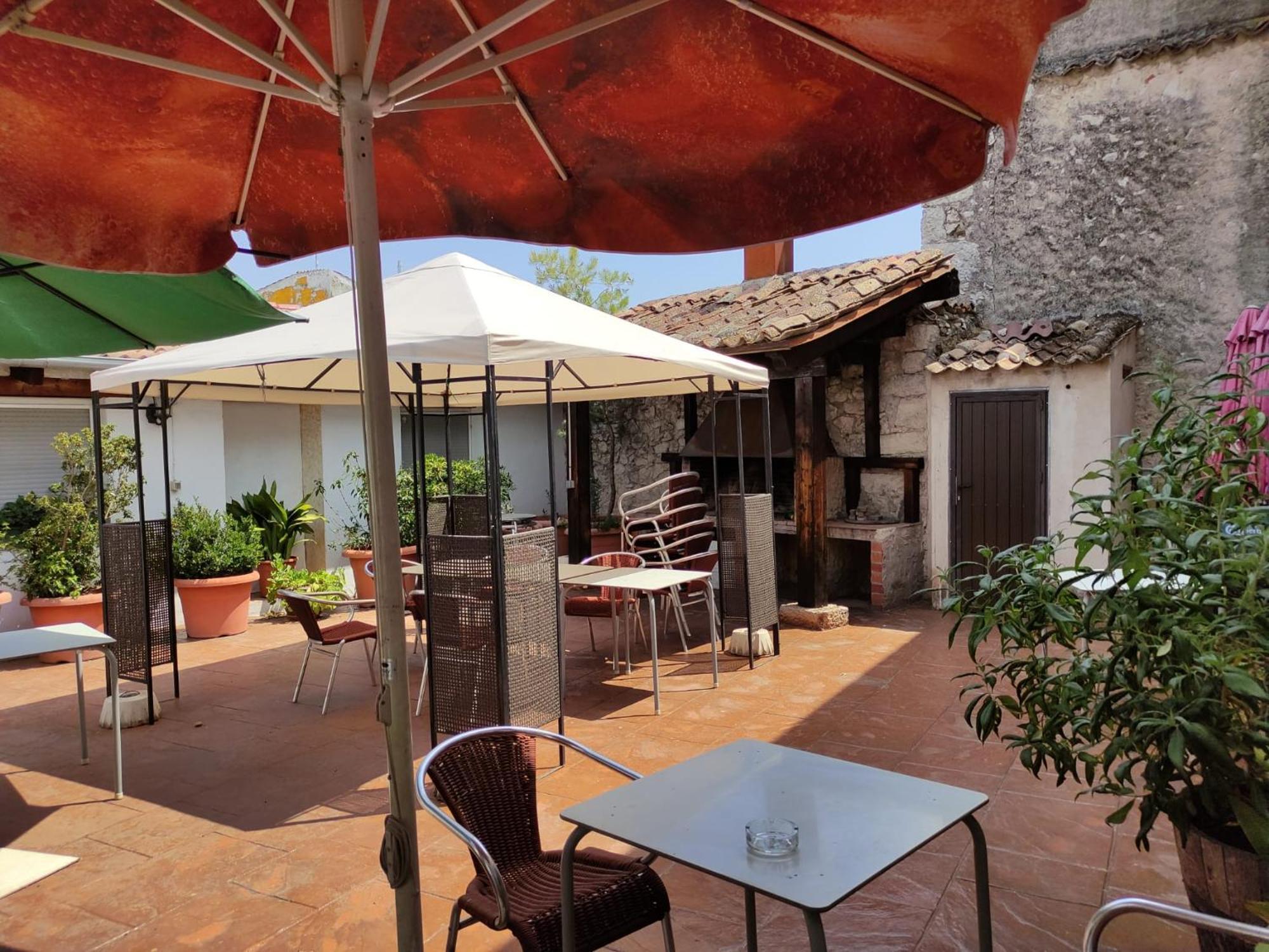 Apartamentos Turisticos Los Abuelos Montemayor de Pililla Екстер'єр фото