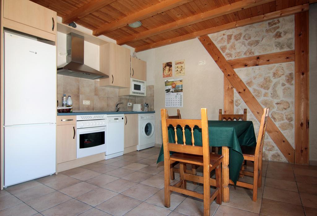 Apartamentos Turisticos Los Abuelos Montemayor de Pililla Екстер'єр фото
