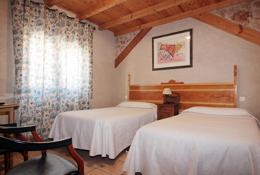 Apartamentos Turisticos Los Abuelos Montemayor de Pililla Екстер'єр фото