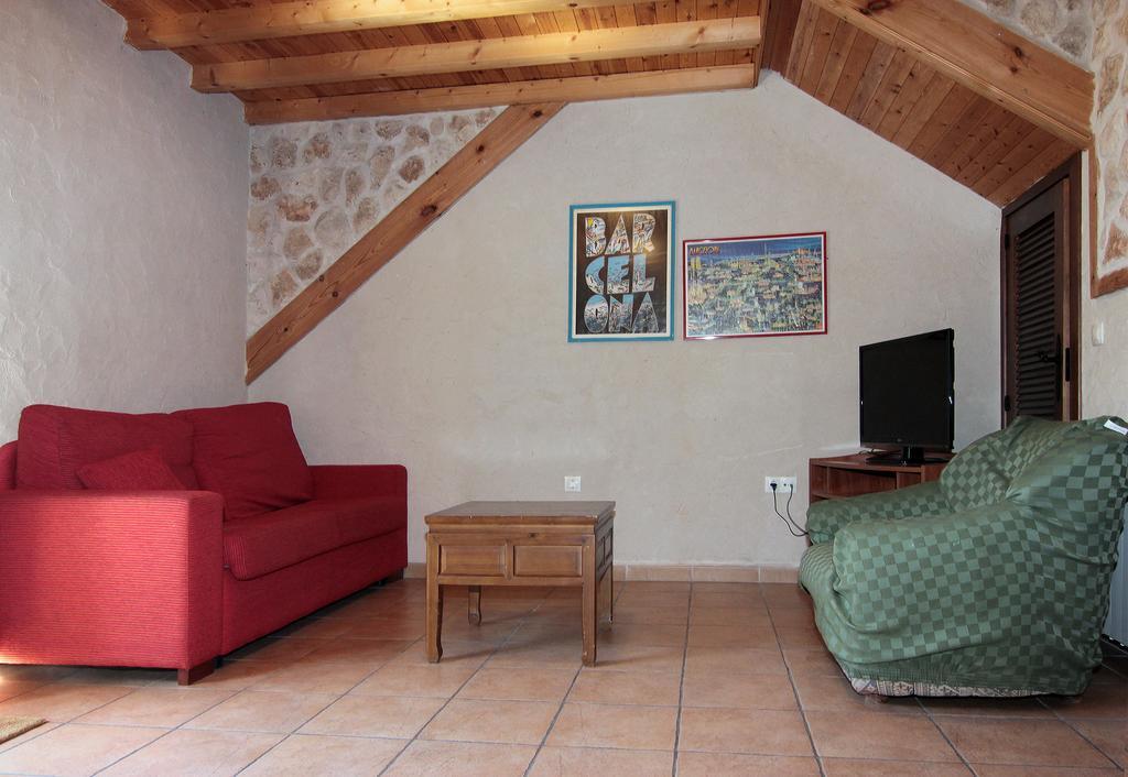 Apartamentos Turisticos Los Abuelos Montemayor de Pililla Екстер'єр фото