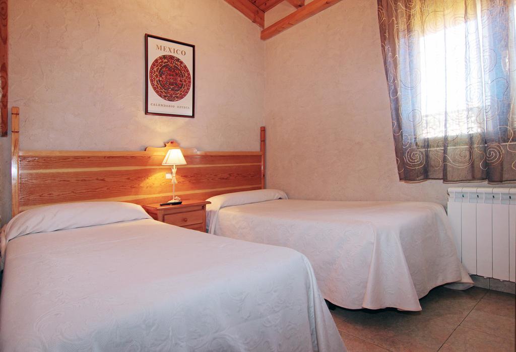 Apartamentos Turisticos Los Abuelos Montemayor de Pililla Екстер'єр фото