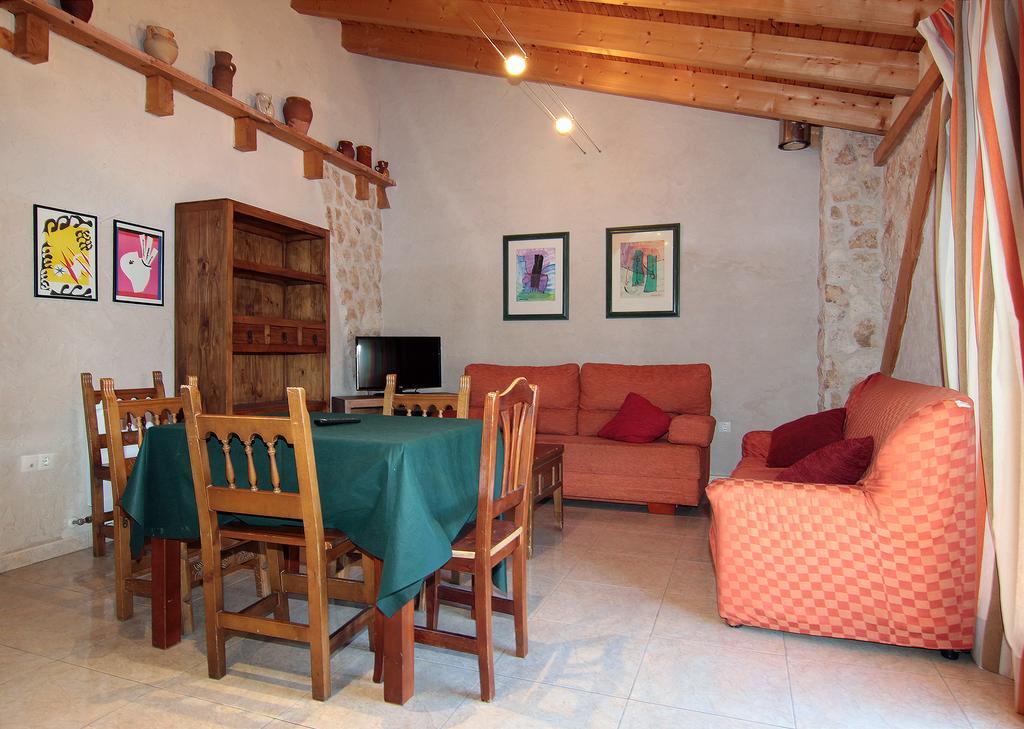 Apartamentos Turisticos Los Abuelos Montemayor de Pililla Екстер'єр фото