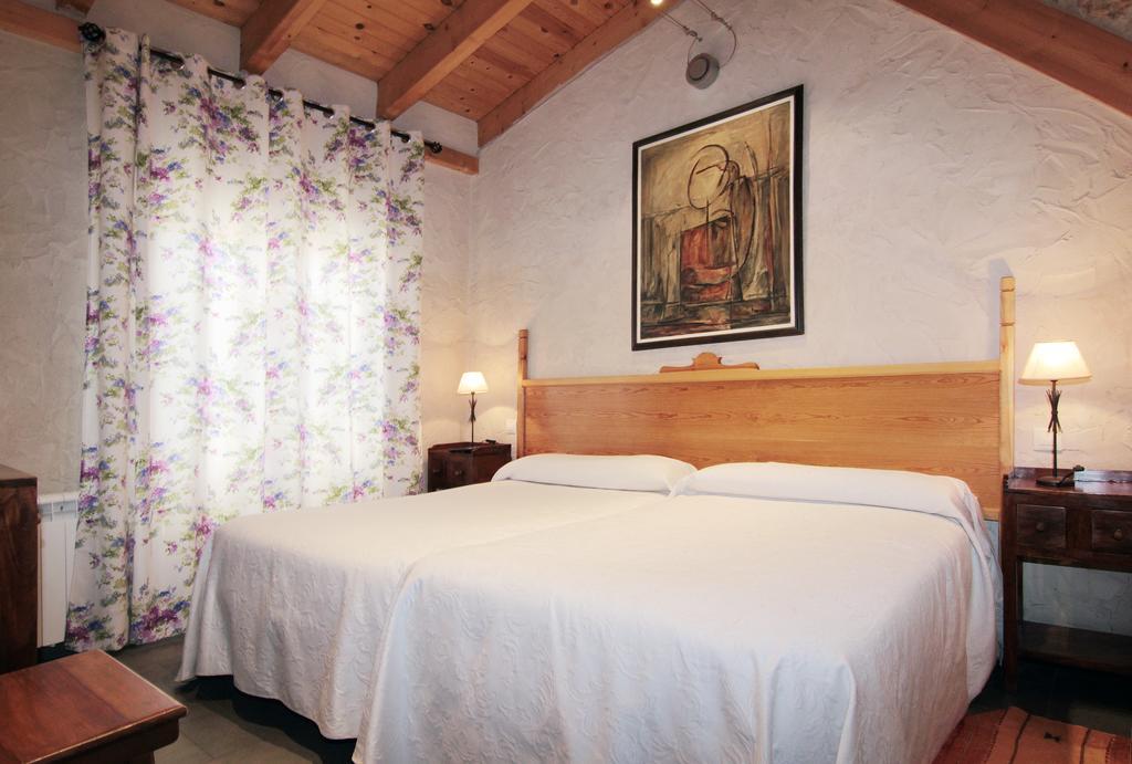 Apartamentos Turisticos Los Abuelos Montemayor de Pililla Екстер'єр фото